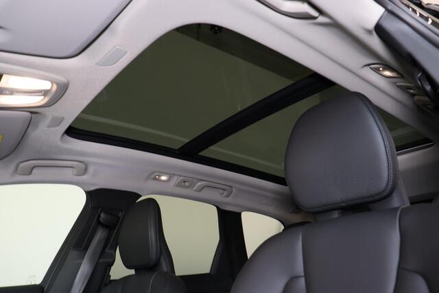 Volvo XC60 Recharge T6 AWD Plus Dark - LONG RANGE - Panorama/schuifdak - IntelliSafe Assist & Surround - Harman/Kardon audio - Adaptieve LED koplampen - Parkeercamera achter - Verwarmde voorstoelen, stuur & achterbank - Parkeersensoren voor & achter - Elektr. bedien