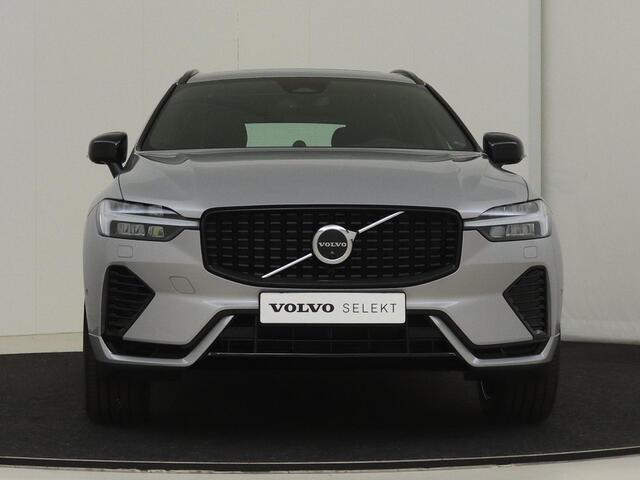 Volvo XC60 T6 Recharge Long Range AWD Ultimate Dark | Bowers & Wilkins Audio | Luchtvering | Trekhaak | Head-up Display | 360° Camera | Gelamineerde zijruiten