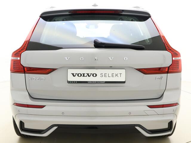 Volvo XC60 B4 211pk Plus Dark / FULL-LED / PDC + CAM / Trekhaak / BLIS / Adapt. Cruise / Stoel + Stuurw. Verwarming / Elektr. Stoelen + geheugen / Elektr. achterklep /