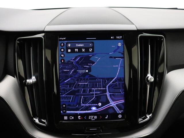 Volvo XC60 B4 211pk Plus Dark / FULL-LED / PDC + CAM / Trekhaak / BLIS / Adapt. Cruise / Stoel + Stuurw. Verwarming / Elektr. Stoelen + geheugen / Elektr. achterklep /