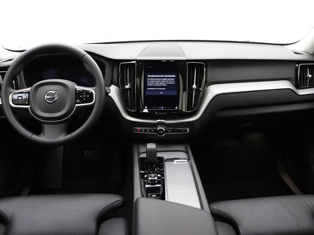 Volvo XC60 B4 211pk Plus Dark / FULL-LED / PDC + CAM / Trekhaak / BLIS / Adapt. Cruise / Stoel + Stuurw. Verwarming / Elektr. Stoelen + geheugen / Elektr. achterklep /