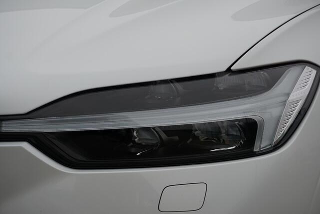 Volvo XC60 2.0 Recharge T6 AWD Ultimate Dark | Luchtvering | Bowers & Wilkins | Trekhaak | 360° camera | Stoel verwarming |