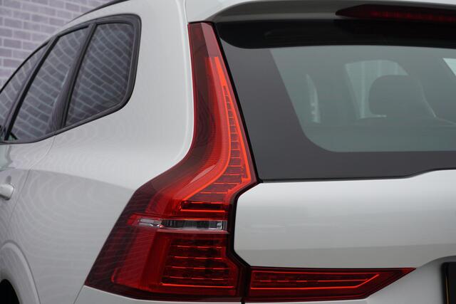 Volvo XC60 2.0 Recharge T6 AWD Ultimate Dark | Luchtvering | Bowers & Wilkins | Trekhaak | 360° camera | Stoel verwarming |
