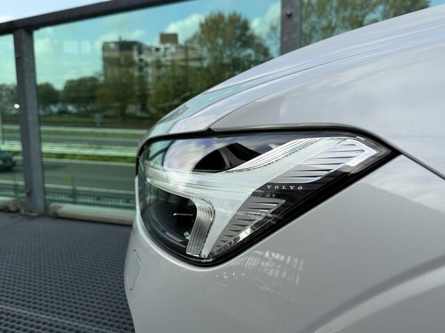 Volvo XC60 2.0 Recharge T8 AWD Ultra Dark Long range, Hybride, Automaat, Luchtvering, Bowers&Wilkins audio, 21 inch R-design wielen, Panoramadak, 360 graden parkeercamera, Trekhaak semi elektrisch wegklapbaar, Full options