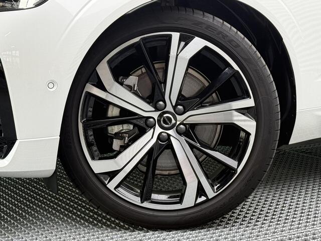 Volvo XC60 2.0 Recharge T8 AWD Ultra Dark Long range, Hybride, Automaat, Luchtvering, Bowers&Wilkins audio, 21 inch R-design wielen, Panoramadak, 360 graden parkeercamera, Trekhaak semi elektrisch wegklapbaar, Full options