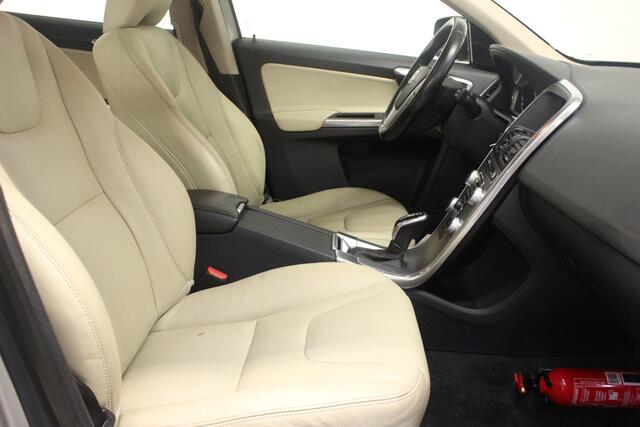 Volvo XC60 T5 Summum Automaat | Rijklaarprijs | Trekhaak | Pano dak | Leer |