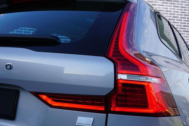 Volvo XC60 2.0 Recharge T6 AWD Plus Dark | Adaptive cruise control | 360° camera | Trekhaak | Stoel- en stuurverwarming | Dode hoek detectie BLIS |