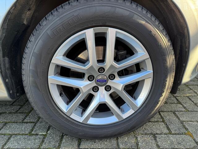 Volvo XC60 2.0 D4 Momentum 190pk + Leder + 18inch Lmv + Xenon -Nette staat