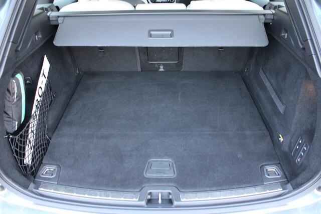Volvo XC60 2.0 T8 Twin Engine AWD Inscription / Luchtvering / Pano dak / Leren dashboard / Elekt. Stoel / Harman Kardon