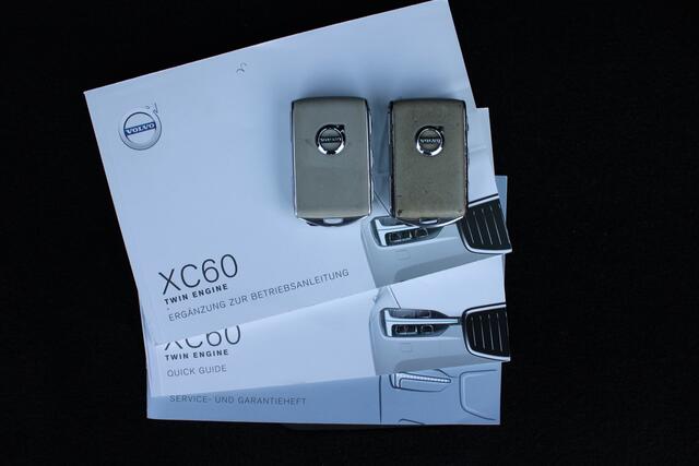 Volvo XC60 2.0 T8 Twin Engine AWD Inscription / Luchtvering / Pano dak / Leren dashboard / Elekt. Stoel / Harman Kardon