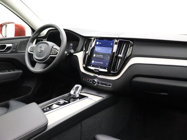 Volvo XC60 T6 350pk AWD Inscription / Long range / H&K Audio / Leder / Panoramadak / FULL-LED / Stoel + Stuurw. Verwarming / Elektr. Bestuurdersstoel / 360 Camera / Trekhaak / 19'' / ACC / Draadloze oplader /