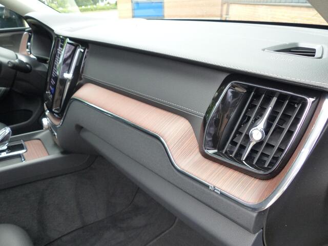 Volvo XC60 Recharge T6 AWD Ultimate Dark |Luchtvering|Massage|