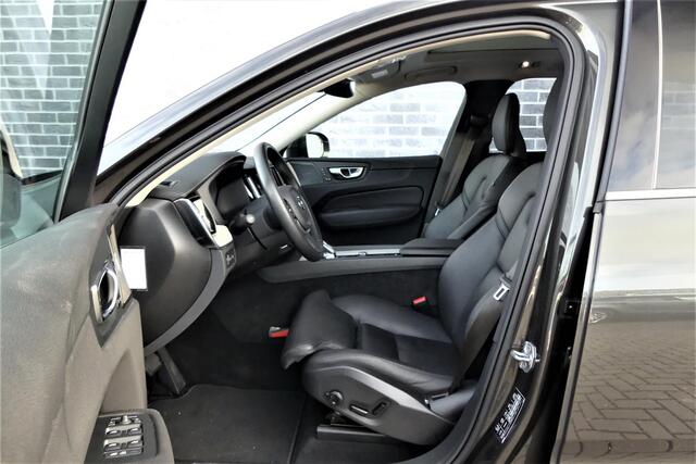 Volvo XC60 T8 Recharge AWD Inscription | Parkeerverwarming | Adaptive Cruise control | Harman Kardon audio | Elektr. Panoramadak | Trekhaak | Stoel-/stuurverwarming