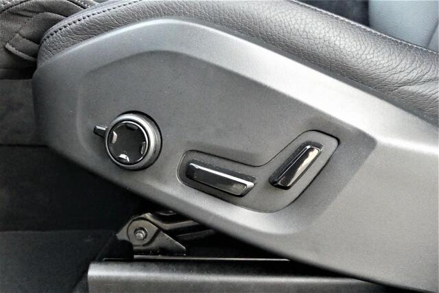 Volvo XC60 T8 Recharge AWD Inscription | Parkeerverwarming | Adaptive Cruise control | Harman Kardon audio | Elektr. Panoramadak | Trekhaak | Stoel-/stuurverwarming