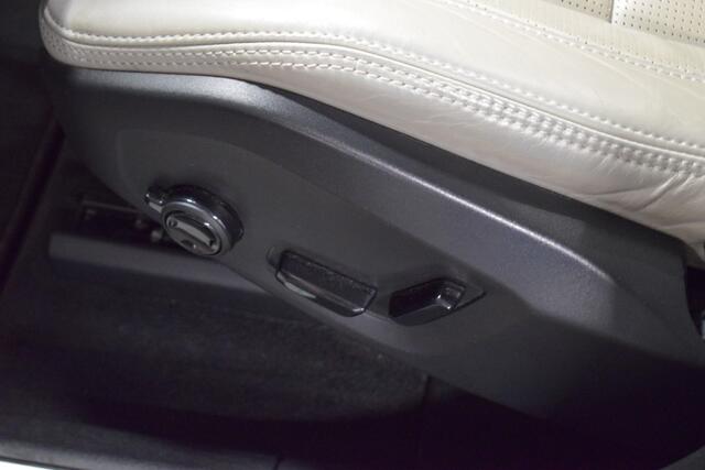 Volvo XC60 2.0 B5 250pk AUT8 Inscription Adapt. Cruise/ Camera/ Verw. stuurwiel, Stoelen en Voorruit