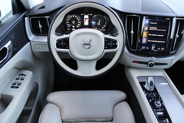 Volvo XC60 2.0 T8 Twin Engine AWD Inscription | Incl. 12 maanden Garantie | Panorama dak | Wegklapbare trekhaak | Adaptive Cruise | Apple CarPlay/Android Auto | Navigatie | Stoelverwarming | Climate controle | Parkeersensoren V+A | Elektrische kofferbak | Memory sto