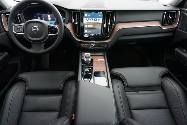 Volvo XC60 2.0 T6 Plug-in hybrid AWD Ultimate Dark | ¤ 83.000 NIEUW | Massage | Stoel + Stuur verwarming | Stoel koeling | HUD | Harman/Kardon | Zitting verhogers |