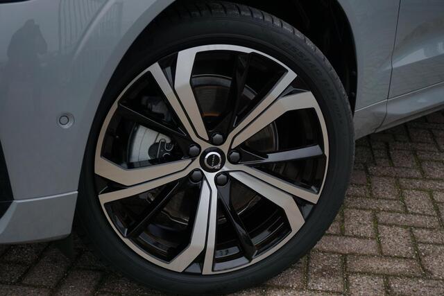 Volvo XC60 2.0 T6 Plug-in hybrid AWD Ultimate Dark | ¤ 83.000 NIEUW | Massage | Stoel + Stuur verwarming | Stoel koeling | HUD | Harman/Kardon | Zitting verhogers |