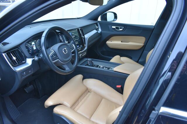 Volvo XC60 2.0 B5 Momentum Pro | Trekhaak | Blis | Camera achter | Sensoren voor&achter |