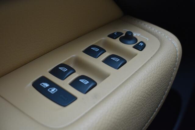 Volvo XC60 2.0 B5 Momentum Pro | Trekhaak | Blis | Camera achter | Sensoren voor&achter |