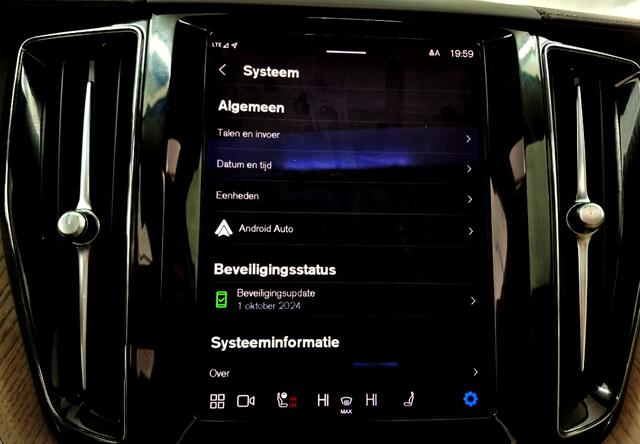 Volvo XC60 2.0 T8 AWD 287kW/390pk Aut8 AWD Inscription Exclusive Facelift! LUCHTVERING + HARMAN/KARDON + PANORAMADAK + CRUISE + HEAD-UP + EL.TREKHAAK + STOEL-&STUURVERWARMING + 360 CAMERA + PD-GLASS + KEYLESS ENTRY&GO + PARKSENSOREN + 19" LM-VELGEN!!