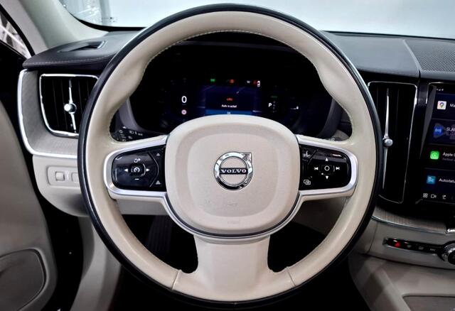 Volvo XC60 2.0 T8 AWD 287kW/390pk Aut8 AWD Inscription Exclusive Facelift! LUCHTVERING + HARMAN/KARDON + PANORAMADAK + CRUISE + HEAD-UP + EL.TREKHAAK + STOEL-&STUURVERWARMING + 360 CAMERA + PD-GLASS + KEYLESS ENTRY&GO + PARKSENSOREN + 19" LM-VELGEN!!