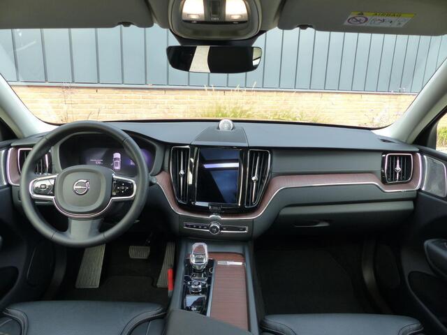 Volvo XC60 Recharge T6 AWD Ultimate Bright |Full Options|