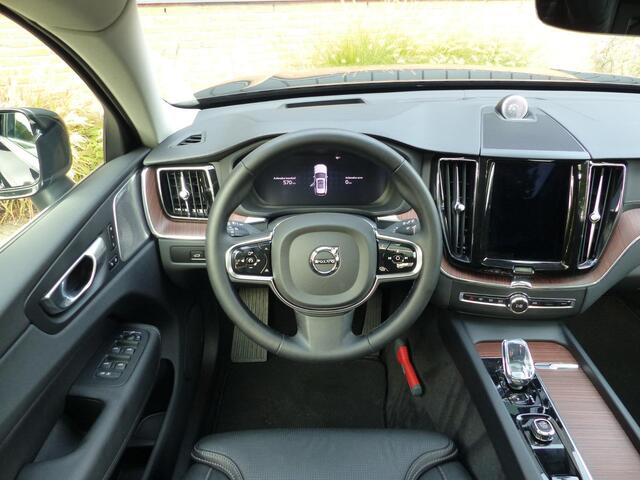 Volvo XC60 Recharge T6 AWD Ultimate Bright |Full Options|