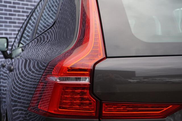 Volvo XC60 2.0 T6 Plug-in hybrid AWD Plus Dark | Trekhaak | 360° camera | Adaptieve cruise control | Pilot assist | Parkeersensoren | Volvo on call | Blis |