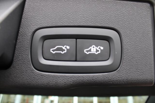 Volvo XC60 2.0 B5 Inscription | Trekhaak | Camera | Elektr. Stoel met geheugen | AppleCarplay