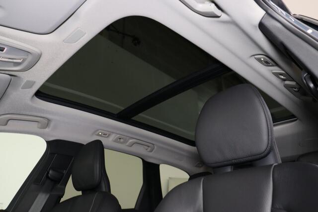 Volvo XC60 T6 AWD Recharge Plus Dark - LONG RANGE - Panorama/schuifdak - IntelliSafe Assist - Harman/Kardon audio - Adaptieve LED koplampen - Parkeercamera achter - Verwarmde voorstoelen, stuur & achterbank - Parkeersensoren voor & achter - Elektr. bedienb. voorstoe