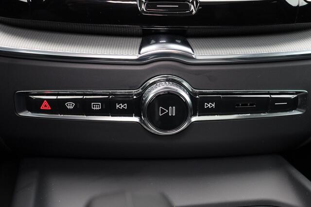 Volvo XC60 T6 AWD Recharge Plus Dark - LONG RANGE - Panorama/schuifdak - IntelliSafe Assist - Harman/Kardon audio - Adaptieve LED koplampen - Parkeercamera achter - Verwarmde voorstoelen, stuur & achterbank - Parkeersensoren voor & achter - Elektr. bedienb. voorstoe