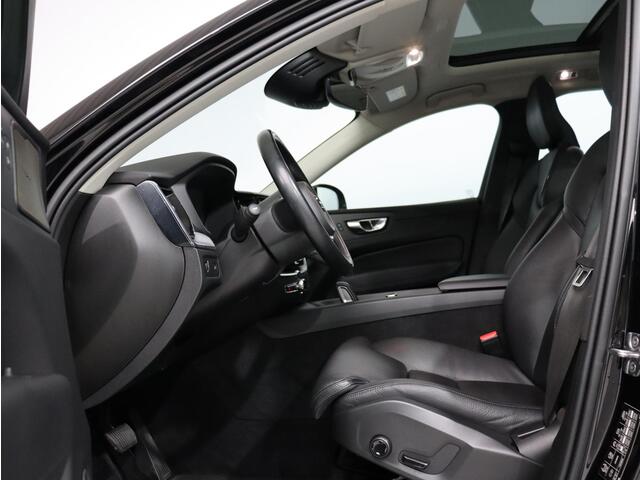 Volvo XC60 2.0 B5 Momentum Exclusive / Trekhaak / Pan. dak / Geïnt. kinderzitjes achterbank / Harman Kardon / Stoel+stuur verwarming / 360 camera