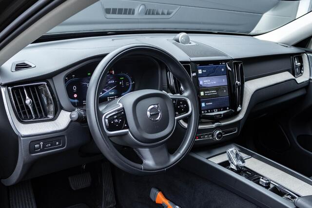 Volvo XC60 T8 Automaat Plug-in hybrid AWD Inscription | Premium Audio by Bowers en Wilkins|Parkeerverwarming|Alarmklasse 3| Adaptieve Cruise Control| Blind spot| Semi electrische Trekhaak| Electrisch bedienbare voorstoelen| Rondomzicht Camera.