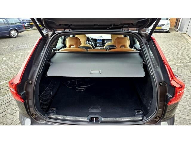 Volvo XC60 2.0 T8 AWD LR 335kW/455pk Aut8 Plug-In Hybrid Ultimate Bright LUCHTVERING + BOWERS&WILKINS + PANORAMADAK + BLIS + EL.TREKHAAK + PILOT ASSIST + ADAPT.CRUISE + STOELVERWARMING&-VENTILATIE + 360 CAMERA + STUURVERWARMING + PARKSENSOREN + 20" LM-VELGEN!!