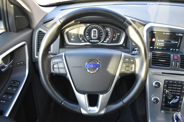 Volvo XC60 D4 191pk Automaat Summum | Trekhaak | Sensoren achter&camera | Stoelverwarming |