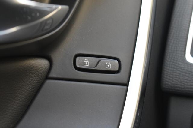 Volvo XC60 D4 191pk Automaat Summum | Trekhaak | Sensoren achter&camera | Stoelverwarming |