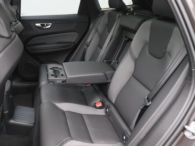 Volvo XC60 2.0 T6 Plug-in hybrid AWD Plus Dark 350PK Aut. Pano-Schuifdak, Head-Up Display, Keyless, Memory Stoel, 360gr. Camera, Full LED-Verlichting, Harman Kardon, Side Assist, Adaptieve Cruise Controle, 20" LM Velgen