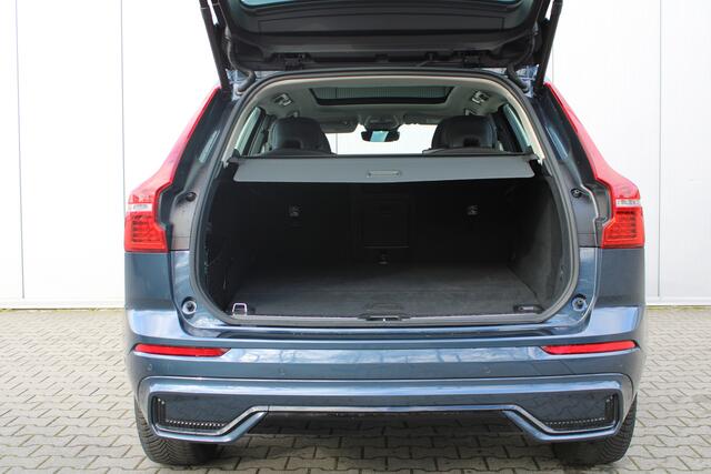 Volvo XC60 2.0 T6 Plug-in hybrid AWD Plus Dark | 360 graden camera | Panoramadak | Trekhaak |