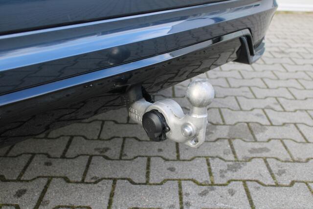 Volvo XC60 2.0 T6 Plug-in hybrid AWD Plus Dark | 360 graden camera | Panoramadak | Trekhaak |