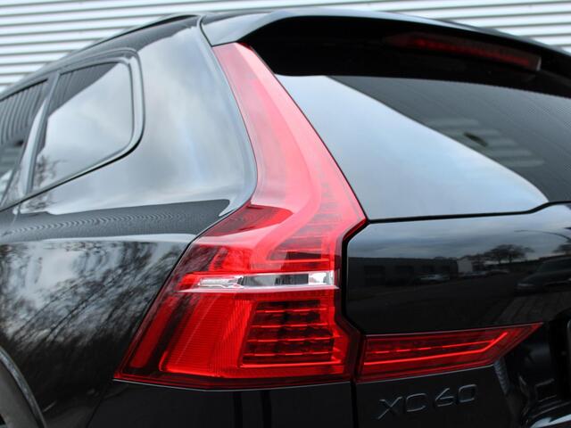 Volvo XC60 2.0 T6 Plug-in hybrid AWD Ultimate Black Edition Automaat / Panoramadak / 360* camera / Harman Kardon / 21" velgen
