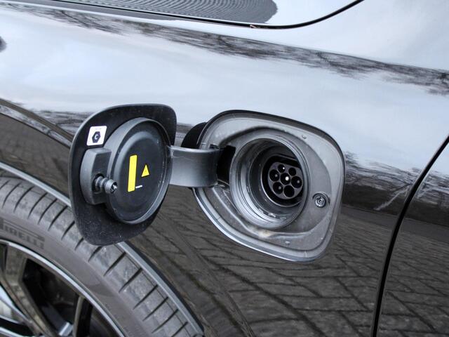 Volvo XC60 2.0 T6 Plug-in hybrid AWD Ultimate Black Edition Automaat / Panoramadak / 360* camera / Harman Kardon / 21" velgen