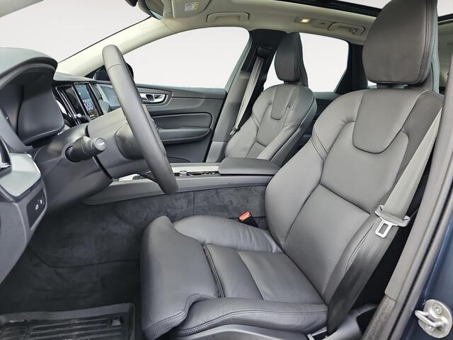 Volvo XC60 2.0 T6 Plug-in hybrid AWD Ultra Dark | Geïntegreerde zit-verhogers | Stoelverwarming | Head-up Display | Harman/Kardon Audio |