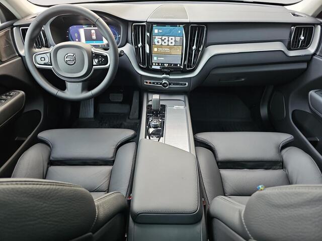 Volvo XC60 2.0 T6 Plug-in hybrid AWD Ultra Dark | Geïntegreerde zit-verhogers | Stoelverwarming | Head-up Display | Harman/Kardon Audio |