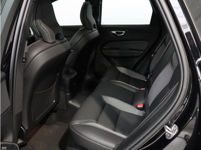 Volvo XC60 T6 Plug-in hybrid AWD Plus Black Edition / Pano. dak / 360 camera / Elek. stoelen / Stoel+stuur+achterbank verwarming / BLIS /