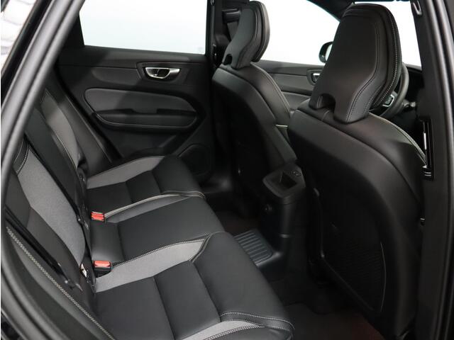 Volvo XC60 T6 Plug-in hybrid AWD Plus Black Edition / Pano. dak / 360 camera / Elek. stoelen / Stoel+stuur+achterbank verwarming / BLIS /