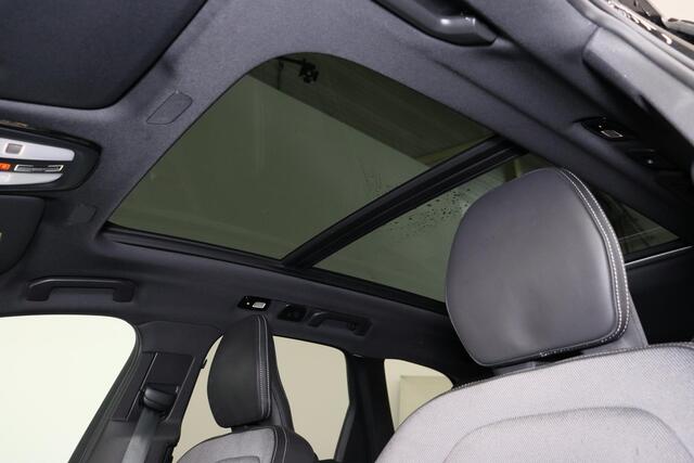 Volvo XC60 T8 Recharge AWD Plus Black Edition - LONG RANGE - Panorama/schuifdak - IntelliSafe Assist & Surround - 360º Camera - Verwarmde voorstoelen & stuur - Parkeersensoren voor & achter - Elektr. bedienb. voorstoelen met geheugen - Draadloze tel. lader - Extra g