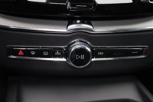 Volvo XC60 T8 Recharge AWD Plus Black Edition - LONG RANGE - Panorama/schuifdak - IntelliSafe Assist & Surround - 360º Camera - Verwarmde voorstoelen & stuur - Parkeersensoren voor & achter - Elektr. bedienb. voorstoelen met geheugen - Draadloze tel. lader - Extra g