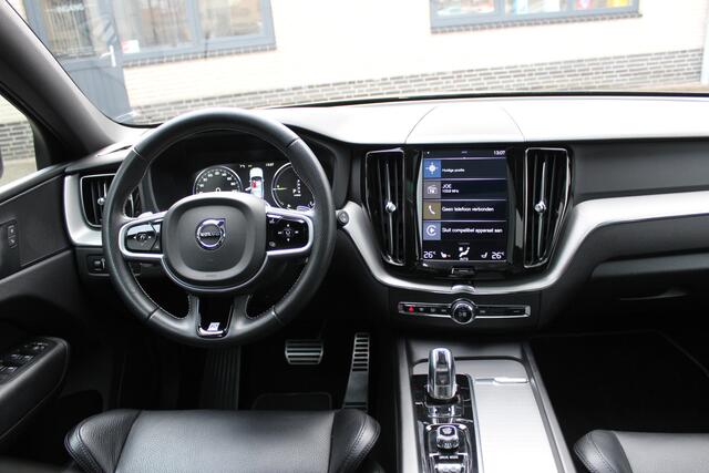 Volvo XC60 2.0 T8 Twin Engine AWD R-Design Panoramadak | Blis | Trekhaak