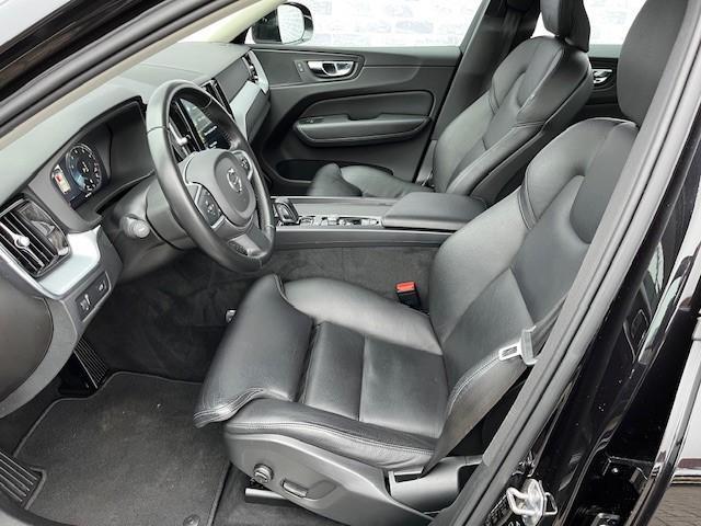Volvo XC60 B5 Momentum Pro | Navi | Stoelverwarming | Cruise Control | Lederen Bekleding | Elek. Achterklep | Zitverlenging | Lendesteun | 19" LM